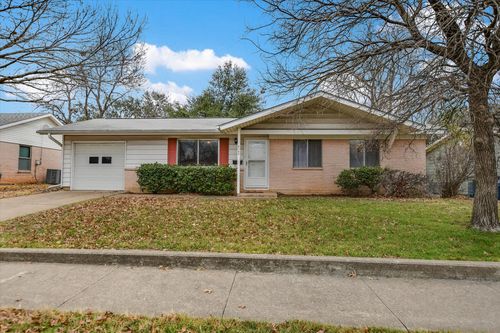 8003 Rockwood Ln, Austin, TX, 78757-8020 | Card Image