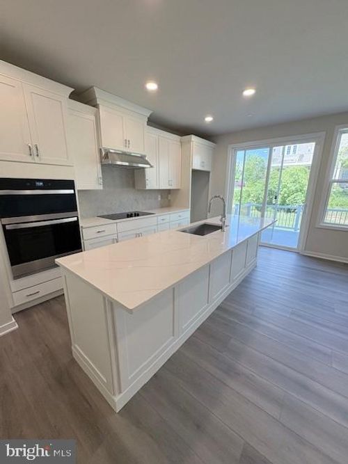 46 Grayson Ln, DOWNINGTOWN, PA, 19335-2066 | Card Image