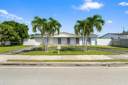 15913 Fairway Heights Blvd, Miami, FL, 33157-1428 | Card Image