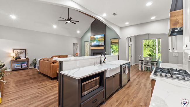 6826 Maple View Ln, House other with 5 bedrooms, 3 bathrooms and null parking in Texarkana TX | Image 5