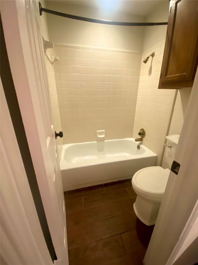 2nd floor bath | Image 18