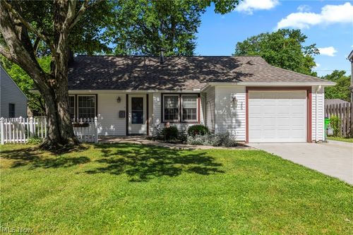 266 Franklin Dr, Berea, OH, 44017-1447 | Card Image