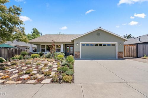 1443 Elaine Way, Medford, OR, 97501-2890 | Card Image