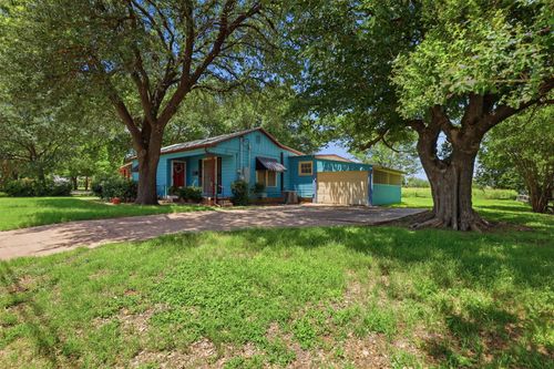 902 W Bridge St, Granbury, TX, 76048-2018 | Card Image