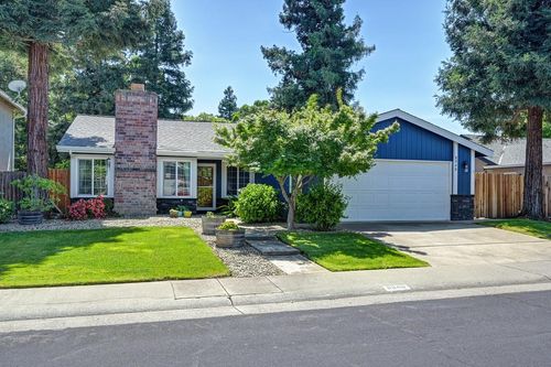 8940 Castle Park Dr, Elk Grove, CA, 95624-2776 | Card Image