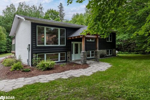 682 Stephenson Rd 2 E, Port Sydney, ON, P0B1L0 | Card Image