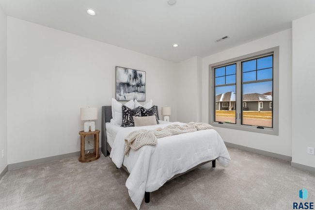 8611 W Shoreline Pl, Townhouse with 3 bedrooms, 3 bathrooms and null parking in Sioux Falls SD | Image 10