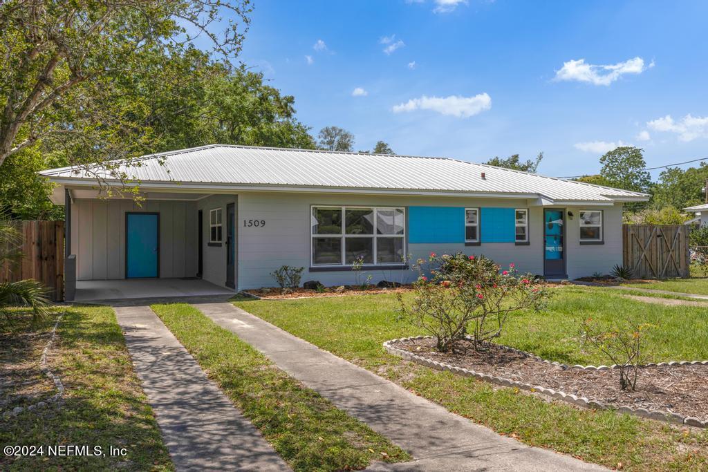 Roselle Ave, Palatka, FL 32177