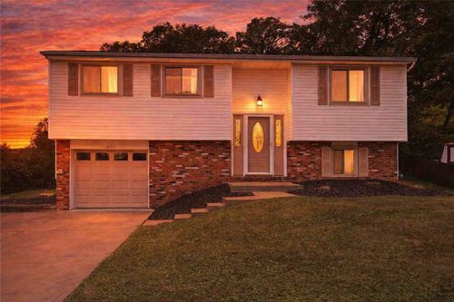 2883 Amy Dr, South Park, PA, 15129-8956 | Card Image
