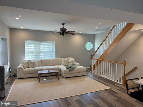 28 Melrose Dr, Toms River, NJ, 08753-7653 | Card Image