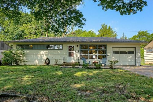 452 Park Dr, Bonner Springs, KS, 66012-1532 | Card Image