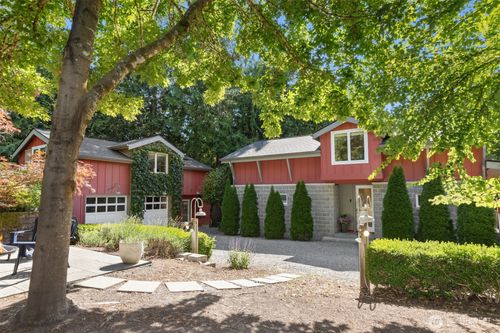 6575 Ne Honeysuckle Ln, Bainbridge Island, WA, 98110-1272 | Card Image