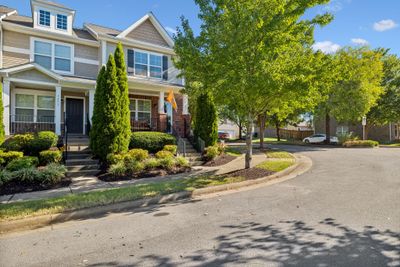 A charming end-unit townhouse in the desirable Villages of Riverwood community. | Image 2