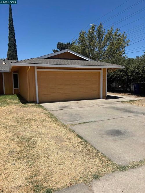 1527 Moffett Rd, Ceres, CA, 95307-1712 | Card Image