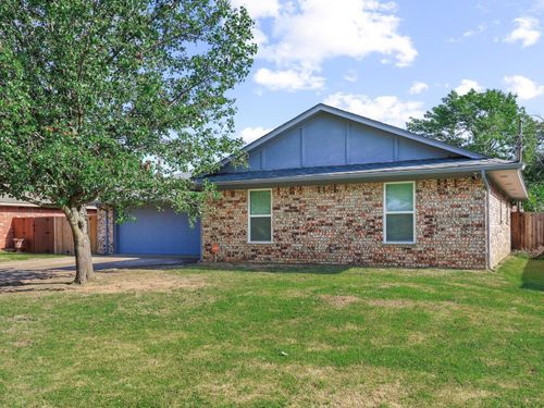 2715 Regal Dr, Denison, TX, 75020-5617 | Card Image