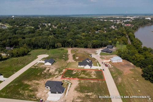 209 Sandbar Dr, Wamego, KS, 66547-9804 | Card Image