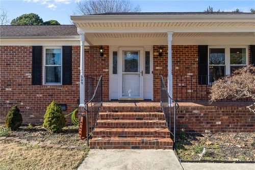 309 Moonefield Dr, Smithfield, VA, 23430-1513 | Card Image