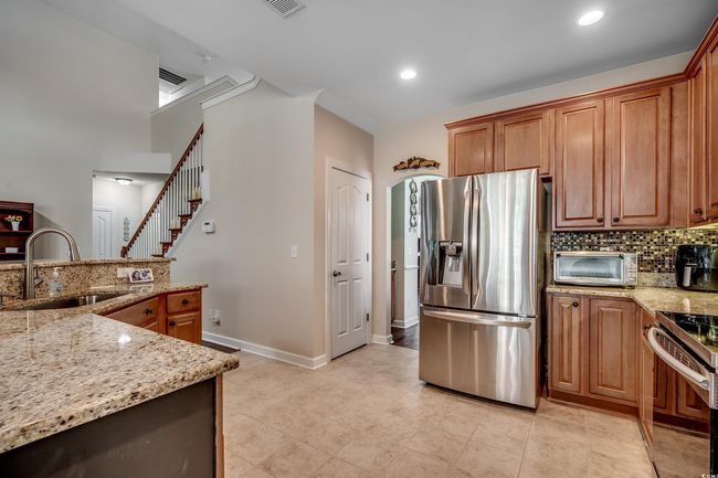 Stainless appliances, smooth cooktop and pantry | Image 10