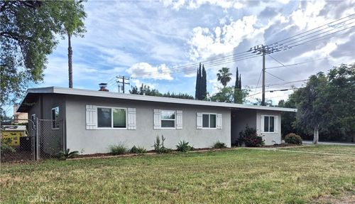 217 E Avenue L, Calimesa, CA, 92320-1324 | Card Image