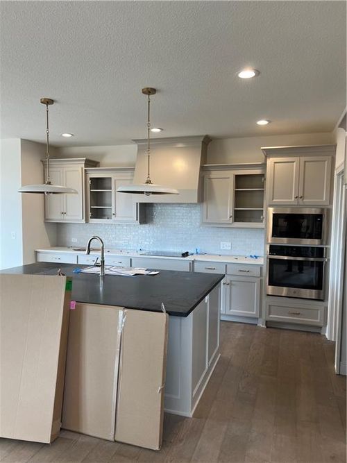 17825 Rainbow Blvd, Overland Park, KS, 66085-8483 | Card Image