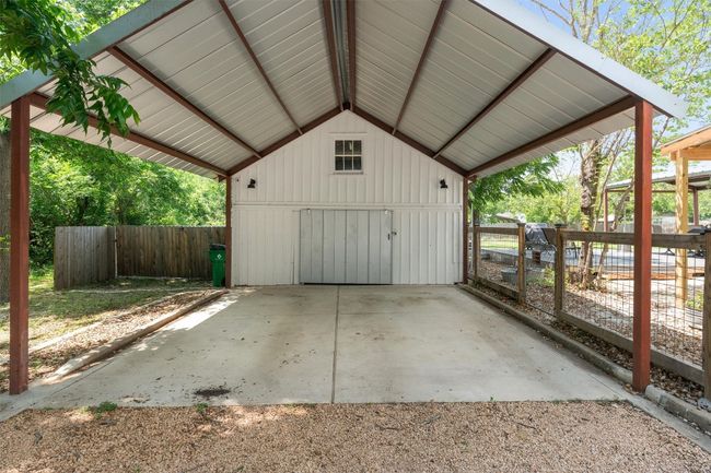1922 W Lake Dr, House other with 3 bedrooms, 2 bathrooms and 6 parking in Taylor TX | Image 5
