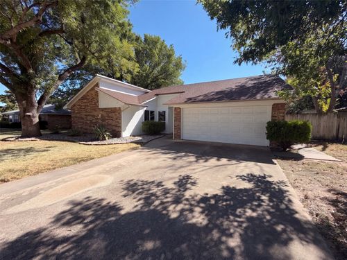 1208 Hillcrest Dr, Euless, TX, 76039-3004 | Card Image