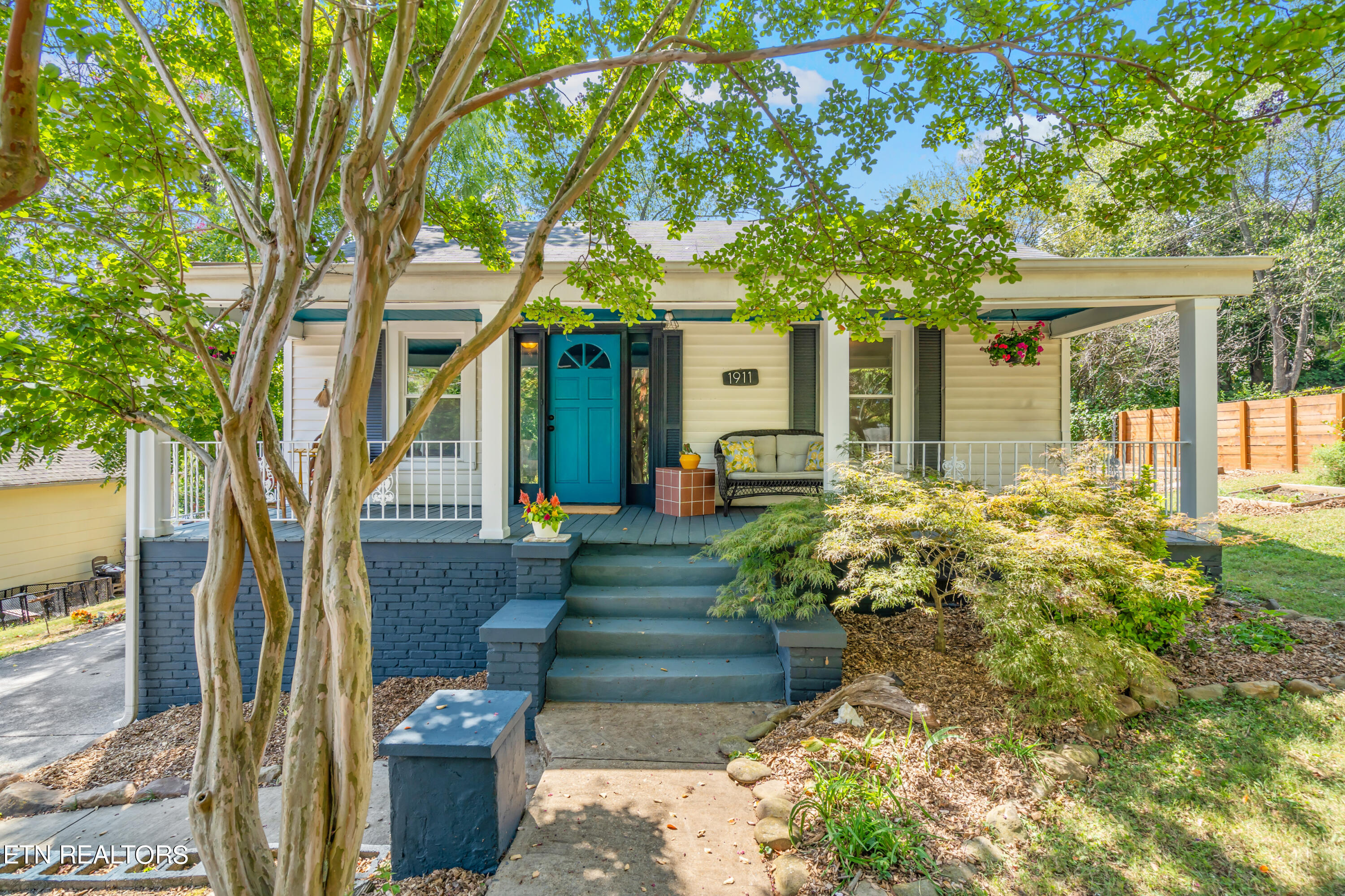 6th Ave, Knoxville, TN 37917