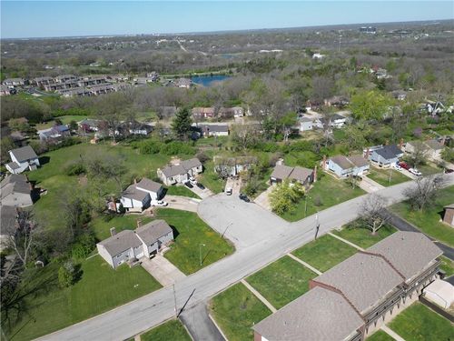 11204 College Ave, Kansas City, MO, 64137-2221 | Card Image