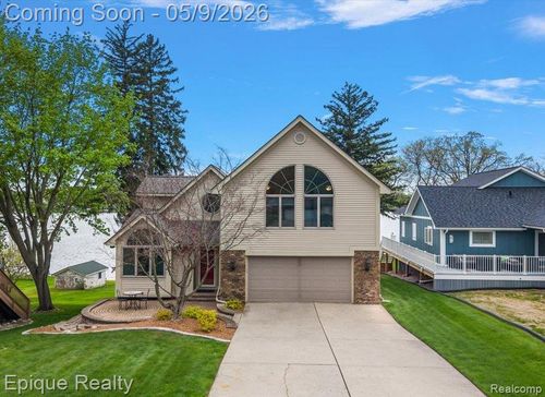 4521 Parnell St, Clarkston, MI, 48346-4054 | Card Image