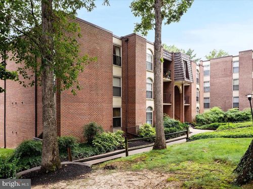 33-3334 Woodburn Village Dr, ANNANDALE, VA, 22003-6874 | Card Image