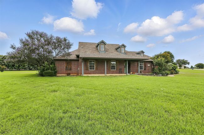 2021 Running Brook Dr, House other with 4 bedrooms, 3 bathrooms and null parking in Joshua TX | Image 4