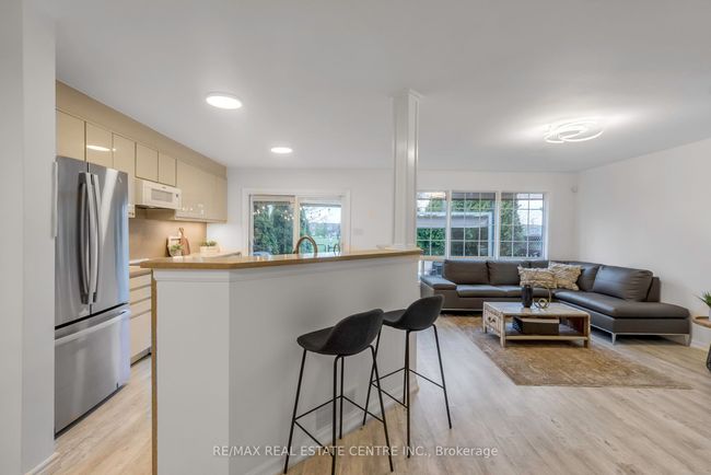 808 Mckay Cres, House attached with 3 bedrooms, 3 bathrooms and 2 parking in Milton ON | Image 16