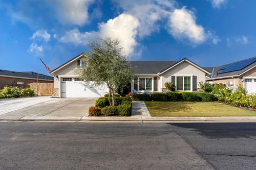 1765 Clearwater St, Tulare, CA, 93274-7475 | Card Image