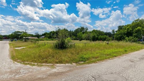 702 S Gardner St, Falfurrias, TX, 78355-4218 | Card Image