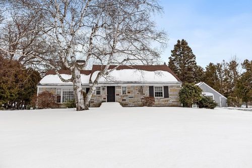 454 Wilson St, Clinton, MA, 01510-4226 | Card Image