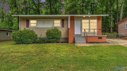 2124 Atkins Dr Nw, Huntsville, AL, 35810-2058 | Card Image