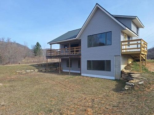 S4985 S Creek Rd, Genoa, WI, 54632-8799 | Card Image