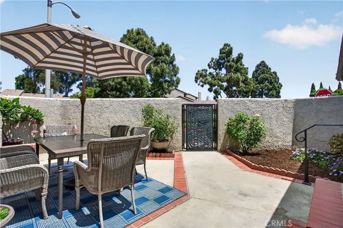 8488 Oakstone Cir, Huntington Beach, CA, 92646-1604 | Card Image
