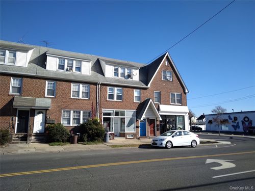 666 Willis Ave, Williston Park, NY, 11596-1167 | Card Image