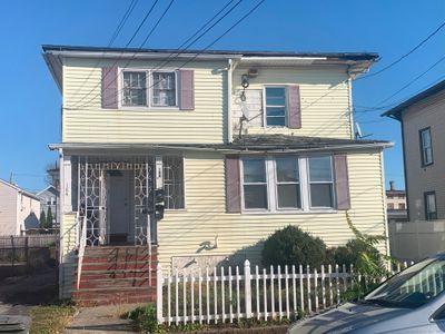 184 Park Street, Home with 5 bedrooms, 3 bathrooms and 4 parking in Bridgeport CT | Image 1