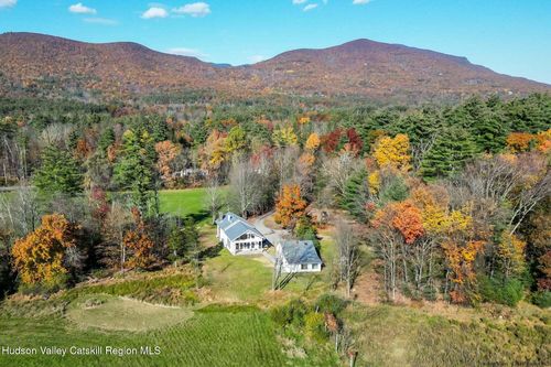 177 Tinker St, Woodstock, NY, 12498-1122 | Card Image