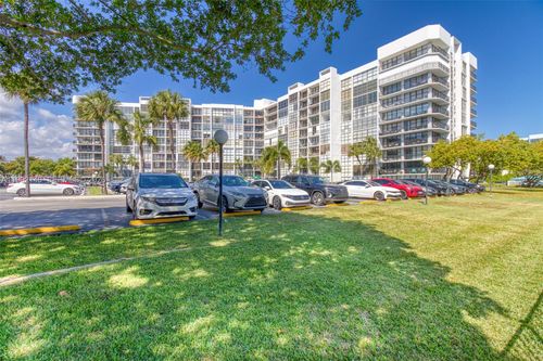 apt-311-800 Parkview Dr, Hallandale Beach, FL, 33009-2924 | Card Image