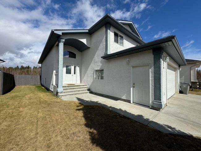 10 Park Point, Home with 5 bedrooms, 3 bathrooms and 4 parking in Whitecourt AB | Image 2
