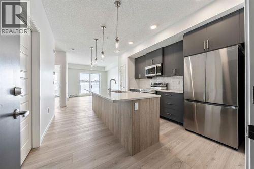 245 Edith Pl Nw, Calgary, AB, T3R2C7 | Card Image