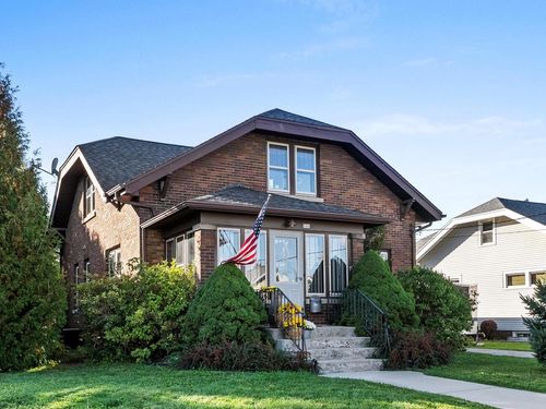 946 N. 10th Street, Manitowoc, WI, 54220 | Card Image