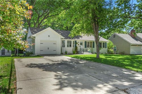 8735 Foster Ln, Overland Park, KS, 66212-2006 | Card Image