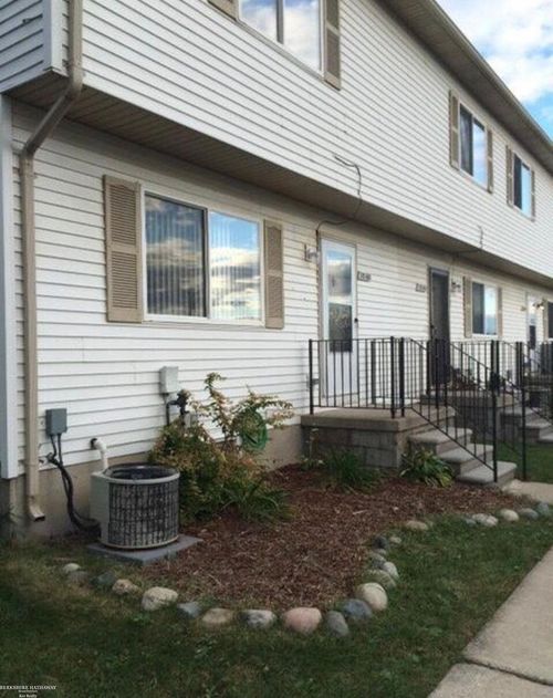 28165 Raleigh Crescent Dr, Chesterfield, MI, 48051-2301 | Card Image