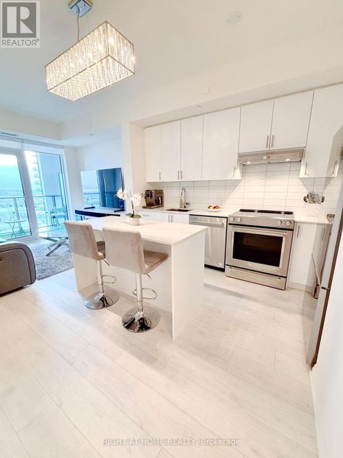 1704-9000 Jane Street, Vaughan (Vellore Village), ON, L4K0M6 | Card Image