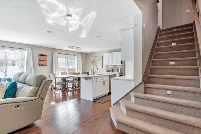 37 Everwillow Park Sw, Home with 4 bedrooms, 3 bathrooms and 4 parking in Calgary AB | Image 3