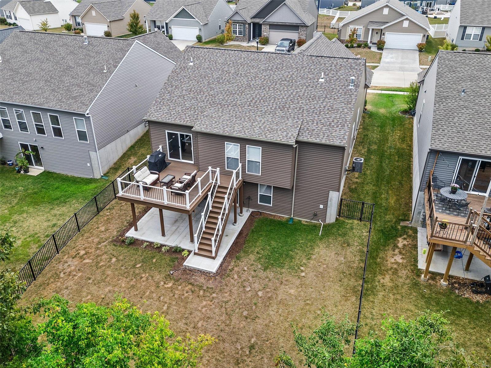 Barrington Ridge Ln, Wentzville, MO 63385